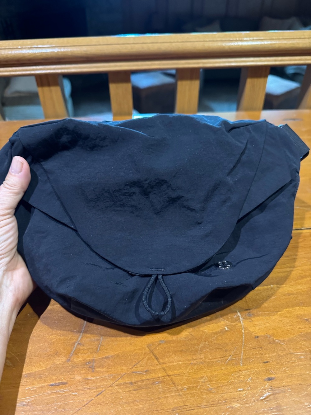LULULEMON Curved Crossbody Bag - BAG IS BLACK!! - Picture 2 of 13
